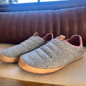 OluKai slippers in grey